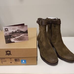 Sz 6M Trask "Madison" Suede Booties